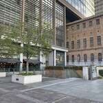 CIRCULO - 三菱信託本店ビルの空の開けた地下１階。外からならここから。