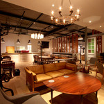 ブラックボード - ソファ席もご用意。くつろぎながらお食事が出来ます。