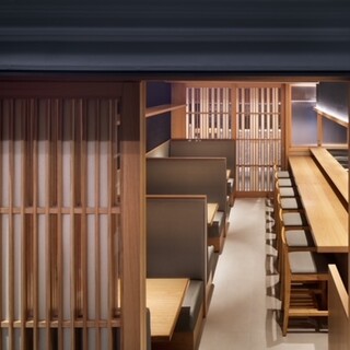 横丁内でハシゴしながらゆっくり寛ぐお洒落な空間◆テーブル完備