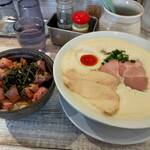 Ramenya Akagi - 鶏白湯しょうゆ、チャーシュー丼