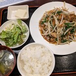 楽 餃子居酒屋 水道橋店 - 日替わりのニラホルモン@650