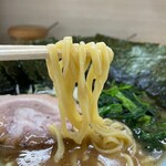 横浜ラーメン 町田家 - 家系にしてはツルツルしていたような。