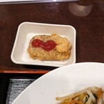 楽 餃子居酒屋 水道橋店 - 謎の揚げ物