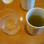 Kammi Kissa Wakatake - 席に着くと、お冷と緑茶が同時に来ました