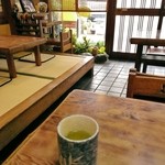 さかえや - 年季の入った落ち着く店内