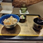鉄板焼 桜 - ガーリックライスと味噌汁