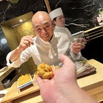 初音鮨 - はだての生うにと木村のうにの握り