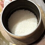 初音鮨 - 羽釜で炊いた白米