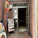 バンラック - ビル奥のエレベーターで。ビル裏に階段あり。