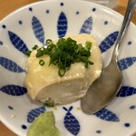 Taishuunihonshu Baru Futopparaya - 味噌チーズ豆腐　290円　ずっしりガッチリ食べても食べてもなくならないwwチーズが貼り付けてあって予想外でしたwちびちび楽しめましたー