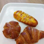 パン工場 - 料理写真:焼きたてパン