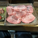 焼肉屋 右近 - 