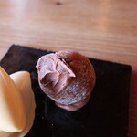 さじこよみ - 干し柿の中には豆腐チョコクリームがタップリ