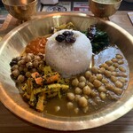 キッチン あずま - ひよこ豆のカレー♡を投入〜♪