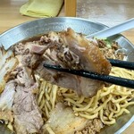 王子金麦ラーメン - 「激辛チャーシュー麺」のチャーシュー
            2024年1月30日