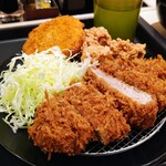 Matsunoya - 超厚切りロースかつ＆唐揚げ定食（ライス大盛） 960円 コロッケは無料券