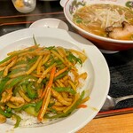 台湾料理 金龍閣 - 青椒肉絲飯＋味噌ラーメン 850円