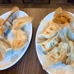 Chuugokusaikan Keian - 白菜焼餃子とニラ焼餃子