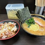 横濱家系ラーメン 勝鬨家 - 