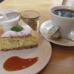 くわの木Cafe - 日替わりのベイクドチーズケーキと、ランチに付くコーヒー