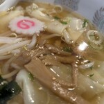 ラーメンと餃子の店 水岡 - つるんとした 口当たりの ワンタン