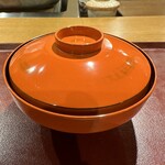 おかもと - ❺白甘鯛、海老芋、白味噌の椀。