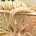 五ノ神水産 - 味玉らーめん銀だら搾り：麺アップ