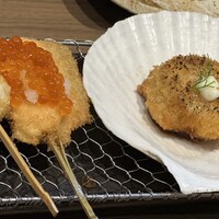 串揚げ アガルコメ。 恵比寿店 - 左から（うずら、サーモンいくらおろしがけ、ホタテバター）