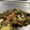 Okonomiyaki Shimidu - 「ねぎ焼き(牛すじ)」ネギの白いとこも甘くて旨い！焦がし醤油と合わせると至福やね