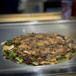 お好み焼き しみづ - 盛られた時とは別人の、うまみ凝縮された「ねぎ焼き」