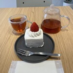 Unten Yougashi Ten - いちごのショートケーキ　　　800円
                        沖縄県産 金川 （かにがわ）紅茶 700円