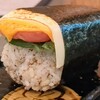 掌 - 料理写真:スパムおむすびチーズ320円