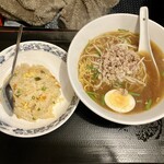 萬珍閣 - 台湾ラーメンと炒飯セット