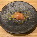 根津 焼鳥 照隅 - ささみ昆布〆自家製カラスミ乗せ