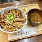 Uenoya - 豚丼・並・三枚肉（780円）+米増し（100円）