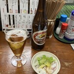 漁師のおかず海老や - つきだしとビール