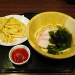 カラオケパセラ  - おこさまセット(うどん、フライドポテト、ドリンクバー)660円