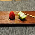 NOMI RESTAURANT - 苺と野生のキウイ