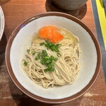 麺や而今 - 生一本専用和え玉（３００円）＋生卵（１００円）