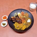 ワルンルンパ - ディニさんの故郷の味、インドネシアプレート。サンバル2種。