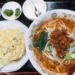 餃子酒場 柏 - タンタン麺セット（半チャーハン変更）