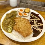 ロダン - 2種盛りカレー(特製赤身かつ&ホールスパイスチキン)、燻製風玉子