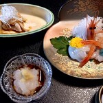 松月 - 料理写真:手前の白エビの刺身は50匹の白エビ