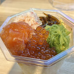 佐藤水産 - 鮭ルイベ漬、いくら醤油漬、カニの海鮮丼パフェ