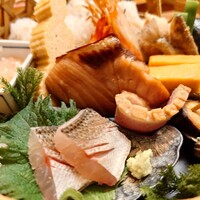 赤坂とゝや魚新 - 炭籠弁当:鰤の岩焼き、合鴨ロース、姫さざえ旨煮