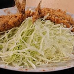 Takazen - 貴膳 ＠八丁堀 日替わり定食 アジフライ に添えられる千切りキャベツ