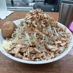 ラーメンが好きです - 汁無し300gニンニク少なめ、野菜マシ、脂、味玉トッピング