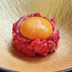 「生肉の食感と旨味を楽しむ」黒毛和牛ユッケ