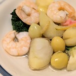 鮮魚 天ぷら すしつま - 海老と旬野菜の沖縄塩煮
