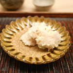 緒方 - 「揚物」蛤と躑躅の花、海老煎餅